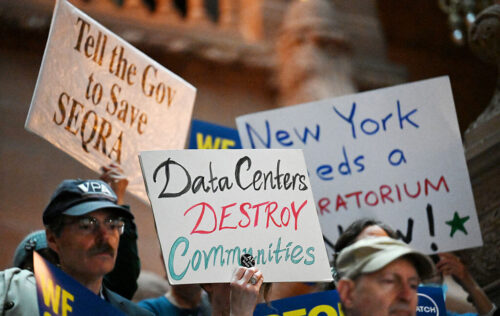 Nueva York congela construcción de centros de datos por un año