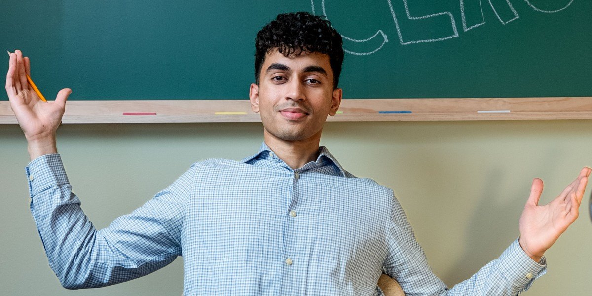 YouTuber mentor de admisiones llega a 10 millones de seguidores